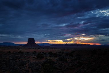 Arizona Anıt Vadisi 'nde günbatımı