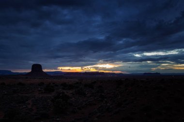 Arizona Anıt Vadisi 'nde günbatımı