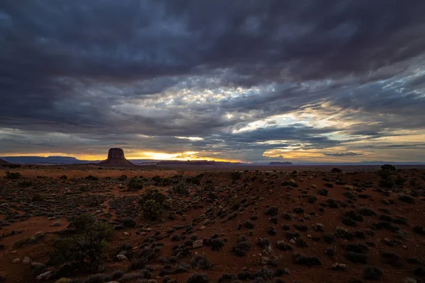 Arizona Anıt Vadisi 'nde günbatımı