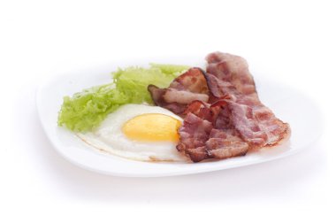 Kızarmış agg ve pastırma