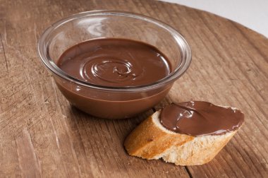 baget üzerinde çikolata yayıldı