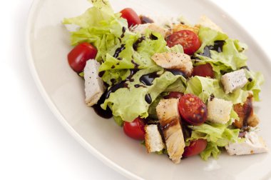 Tavuk salatası