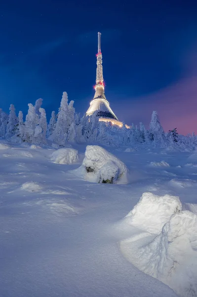 Torony Télen Hegyek — Stock Fotó