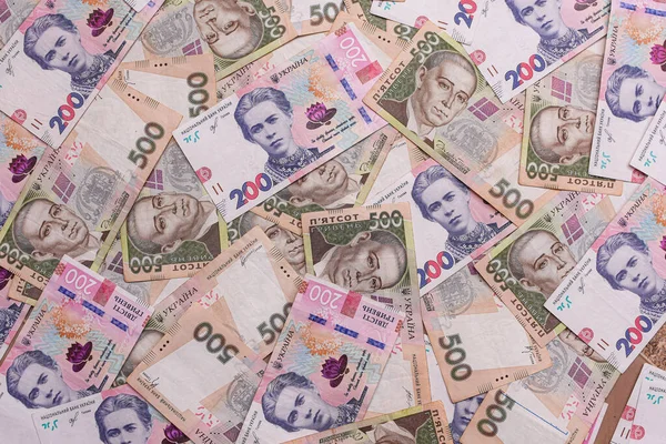 Ukrajinské papírové peníze v nominálních hodnotách 200 a 500. — Stock fotografie