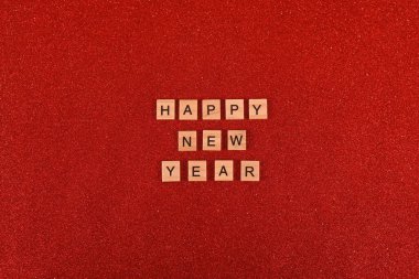 Mutlu yıllar. Tahta bloklarda yazılı.. 