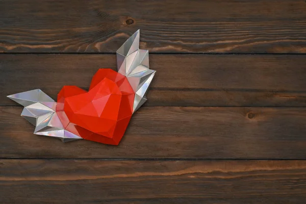 Corazón de papel poligonal rojo para el Día de San Valentín — Foto de Stock