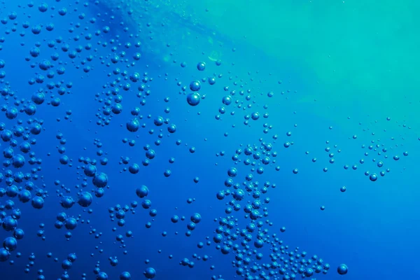 Cristallo in acqua blu — Foto Stock