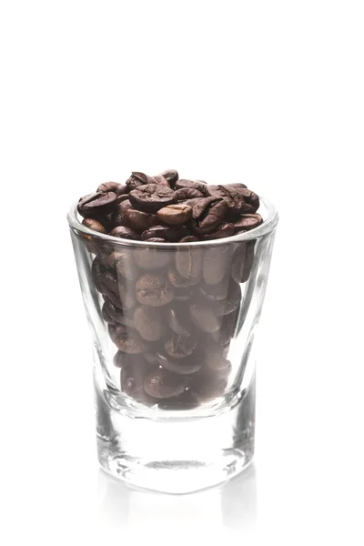 ग्लासमध्ये एक शॉट कॉफी बीन — स्टॉक फोटो, इमेज