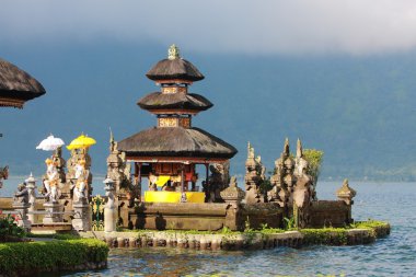 Pura ulun danu Tapınağı