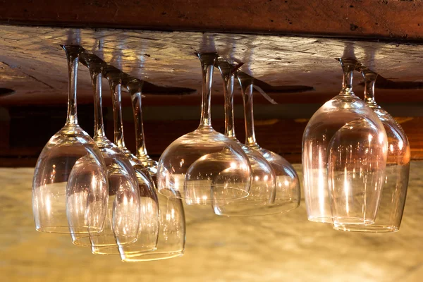 Vasos vacíos para bebidas alcohólicas — Foto de Stock