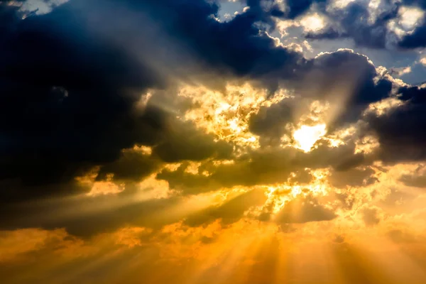 Sunbeam ray hafif bulut gökyüzü alacakaranlık rengi