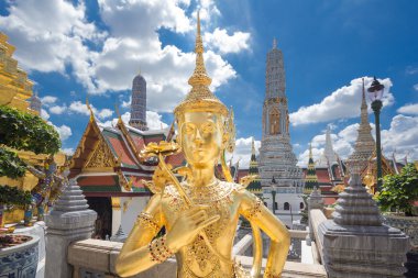 Buda heykeli Grand palace de calles Wat Phra Kaew Bangk içinde