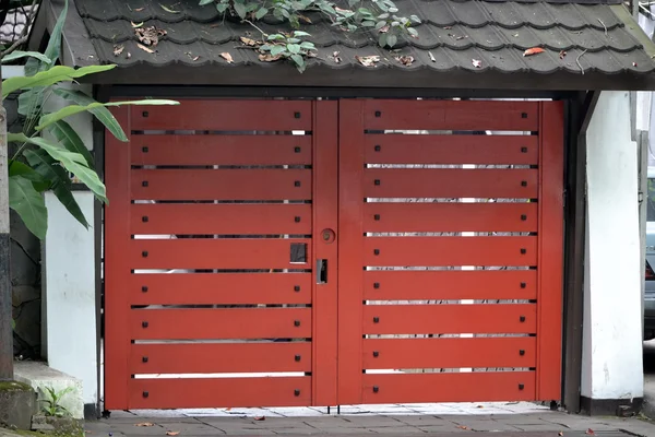 Red wooden gate — Stock Photo, Image