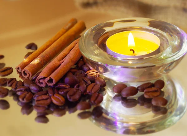 Romantic background with candles, coffee beans and cinnamon — Stock Photo, Image