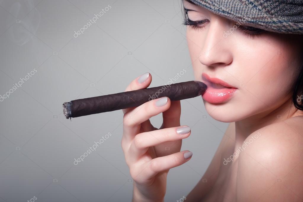 depositphotos_-stock-photo-sexy-smoking-beautiful-woman-cigar