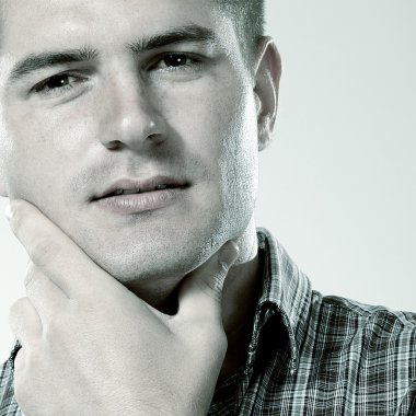 yakışıklı delikanlı