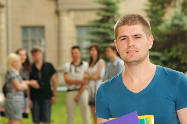 Estudiante feliz al aire libre — Foto de Stock