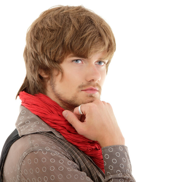 Человек trendy красавец изолирован на белом
