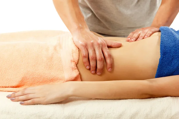 Masseur maakt buik massage jonge vrouw geïsoleerd op wit — Stockfoto