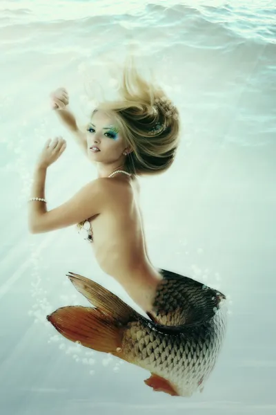 Meerjungfrau schöne Unterwasser-Mythologie als original Foto comp — Stockfoto