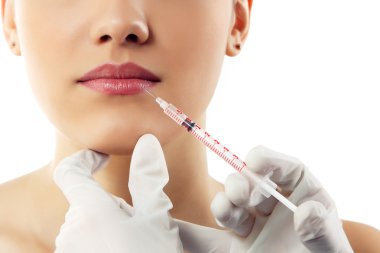 güzellik bakımı ile güzel bir genç kadın yüzü - dudaklar botox enjeksiyonu