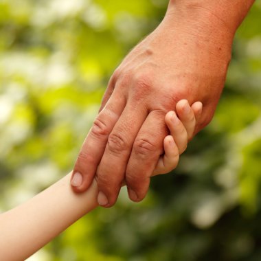 aile baba ve çocuk evlat açık doğa eller