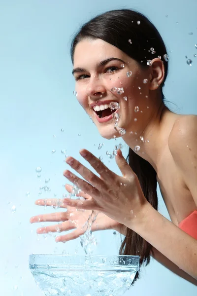 Teenager girl beautiful washing cheerful enjoying clean water — Stock Photo, Image