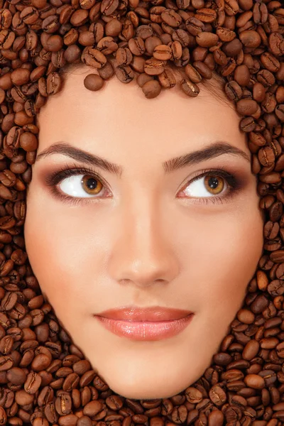 Кофе женщина красота лица макияж — стоковое фото