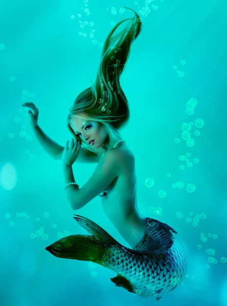 Sirena hermosa magia bajo el agua mitología —  Fotos de Stock