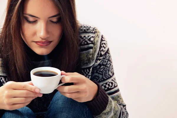 Teenager girl attractive enjoying coffee — Stock Photo, Image