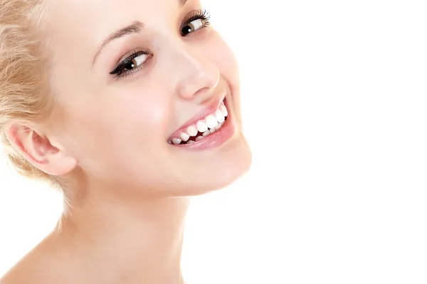 Retrato de belleza de la joven hermosa mujer feliz sonriente —  Fotos de Stock