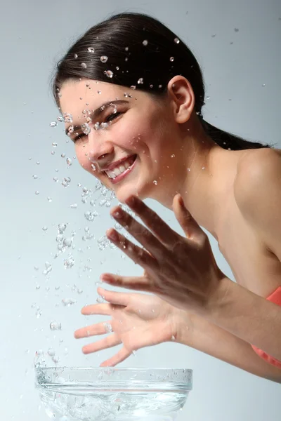 Teenager girl beautiful washing cheerful enjoying clean water — Stock Photo, Image