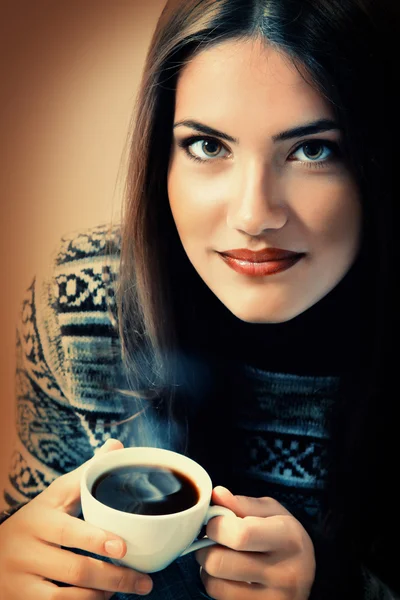 Teen girl attractive drinking coffee — Stock Photo, Image