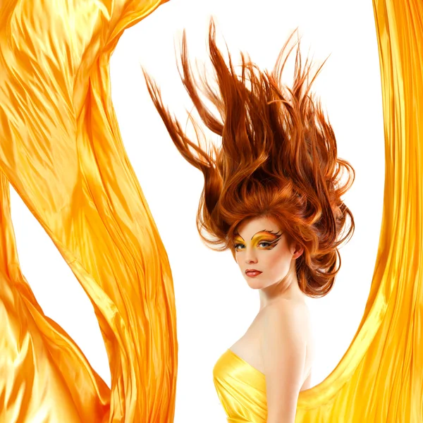 火災のティーンエイ ジャーの女の子美しい赤毛 — ストック写真