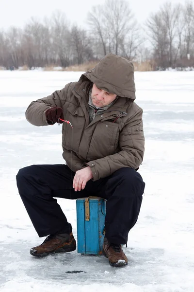 Inverno pesca família lazer ao ar livre — Fotografia de Stock