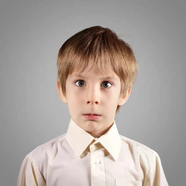 Jongen weinig emotionele aantrekkelijke verzameling maken gezichten — Stockfoto