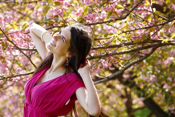 Spring portrait of teen girl over nature garden Japanese cherry — Stock Photo, Image