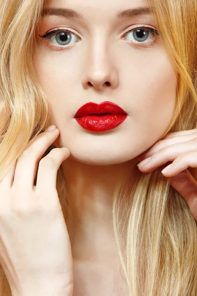 Beautiful young woman with long blond hair and vivid red lipstick — Stock Photo, Image