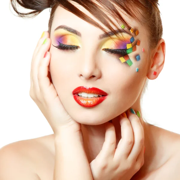 Mujer atractiva joven con hermoso arte cubo abstracto maquillaje —  Fotos de Stock