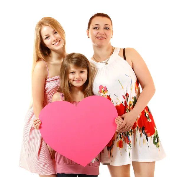Mãe feliz com duas filhas segurando grande coração — Fotografia de Stock