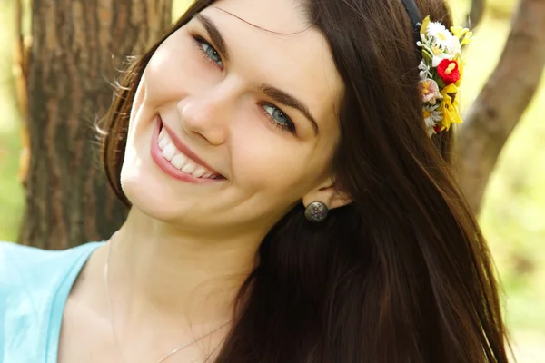 Charming young womanin spring forest — Stock Photo, Image