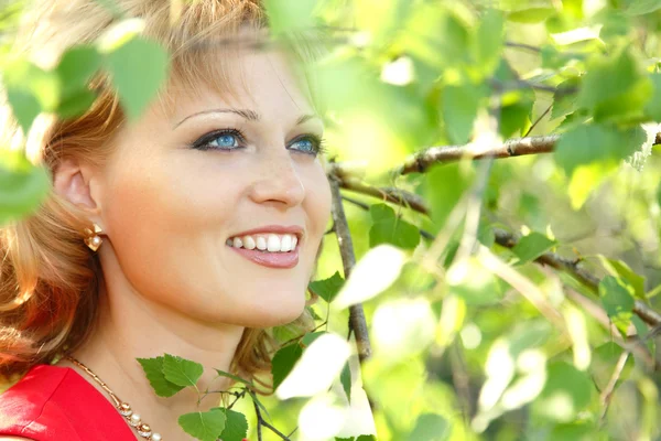 Beautiful young woman enjoying near birch trees — Stock Photo, Image