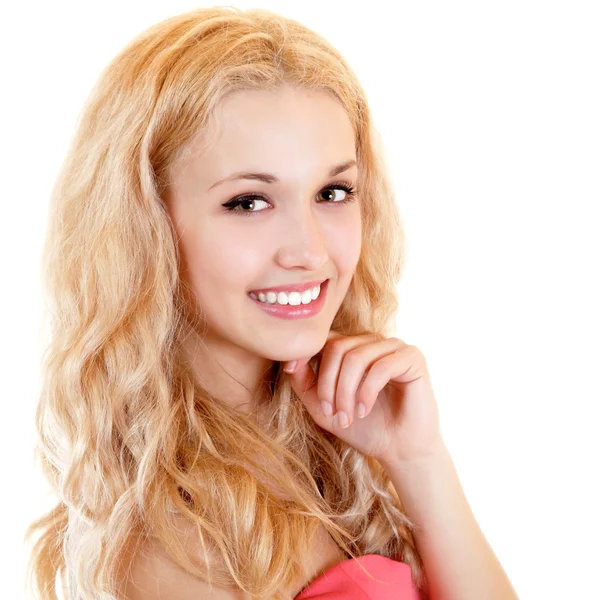 Joven hermosa mujer feliz sonriendo con el pelo largo y rubio — Foto de Stock