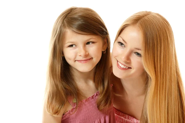 Retrato de dos hermanas felices sonriendo —  Fotos de Stock