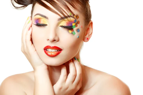 Mujer atractiva joven con hermoso arte cubo abstracto maquillaje — Foto de Stock