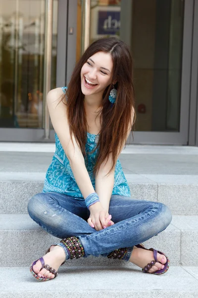 Outdoors portrait of beautiful young girl — Stock Photo, Image