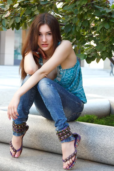 Portrait of beautiful young girl — Stock Photo, Image