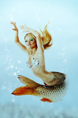 Balık kuyruğu ile güzel mermaid kız