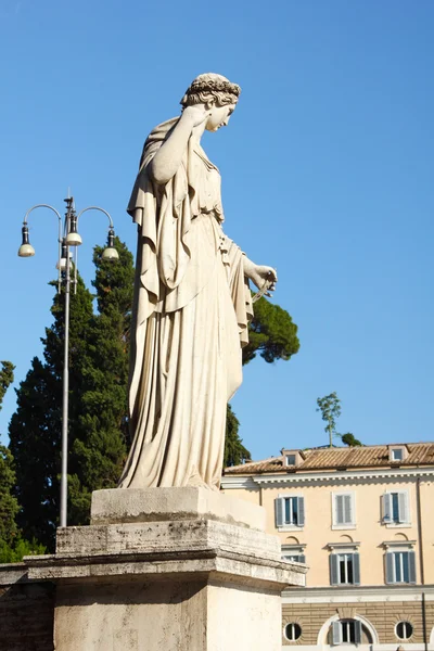 Staty vid piazza del popolo — Stockfoto