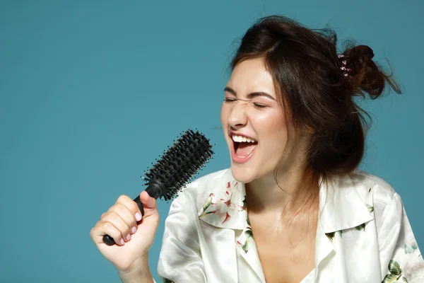 Menina adolescente cantar música — Fotografia de Stock